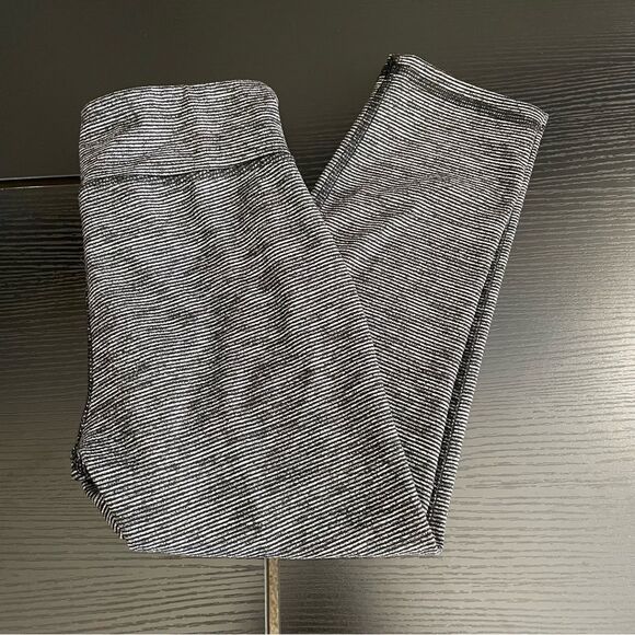 Old Navy Active Go-Dry Leggings, Girl Large (10-12) - Picture 8 of 9